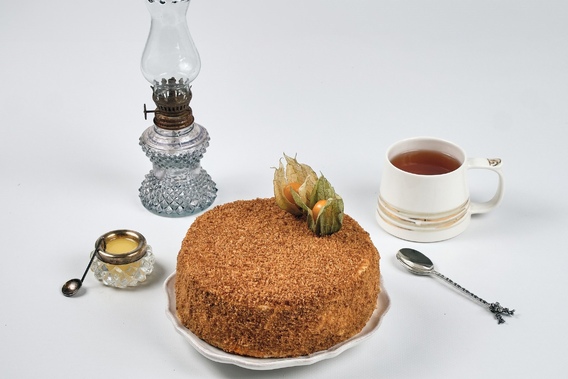 Торт «Домашний» с медовыми коржами под сметанным кремом